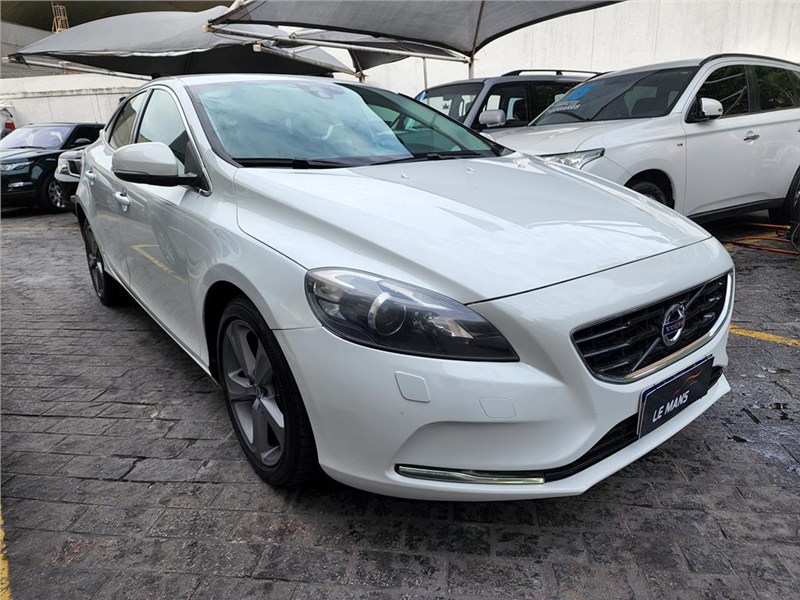 Carros usados VOLVO V40 2.0 T4 MOMENTUM GASOLINA 4P AUTOMATICO