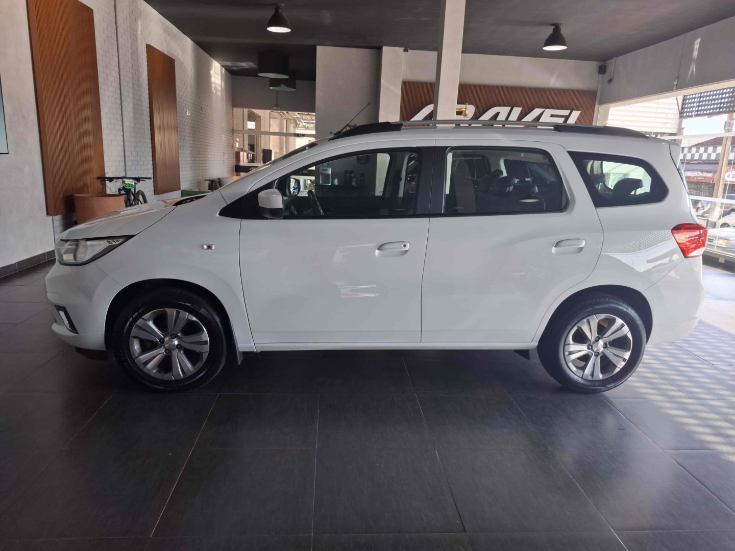 SPIN PREMIER 7L 1.8 8V ECONOFLEX 4P C/AR - AUTOMÁTICO