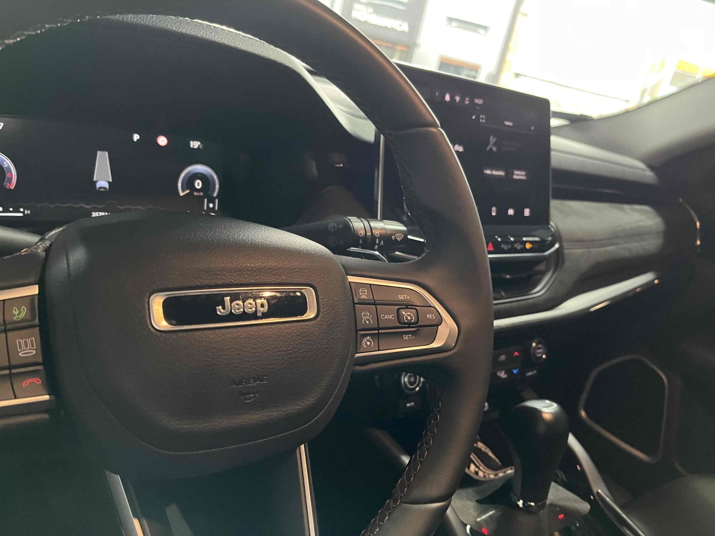 COMMANDER 1.3 T270 TURBO FLEX LIMITED AT6