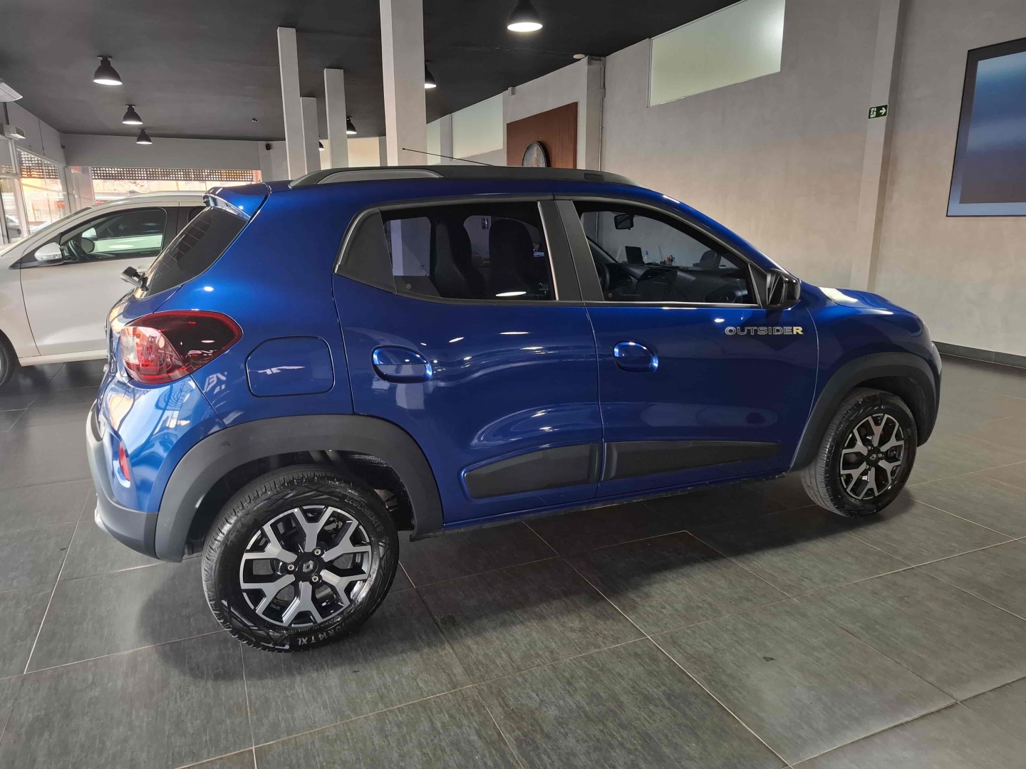 KWID 1.0 12V SCE FLEX OUTSIDER MANUAL