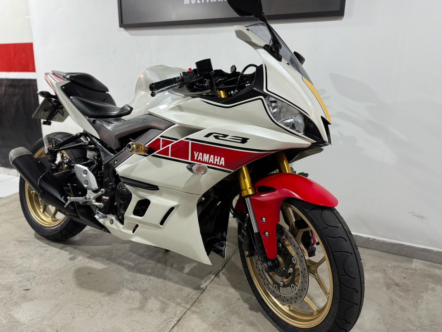 YAMAHA YZF R-3 WORLD GP 60TH ANINIVERSARY ED. YZF R-3 WORLD GP 60TH ANINIVERSARY ED.