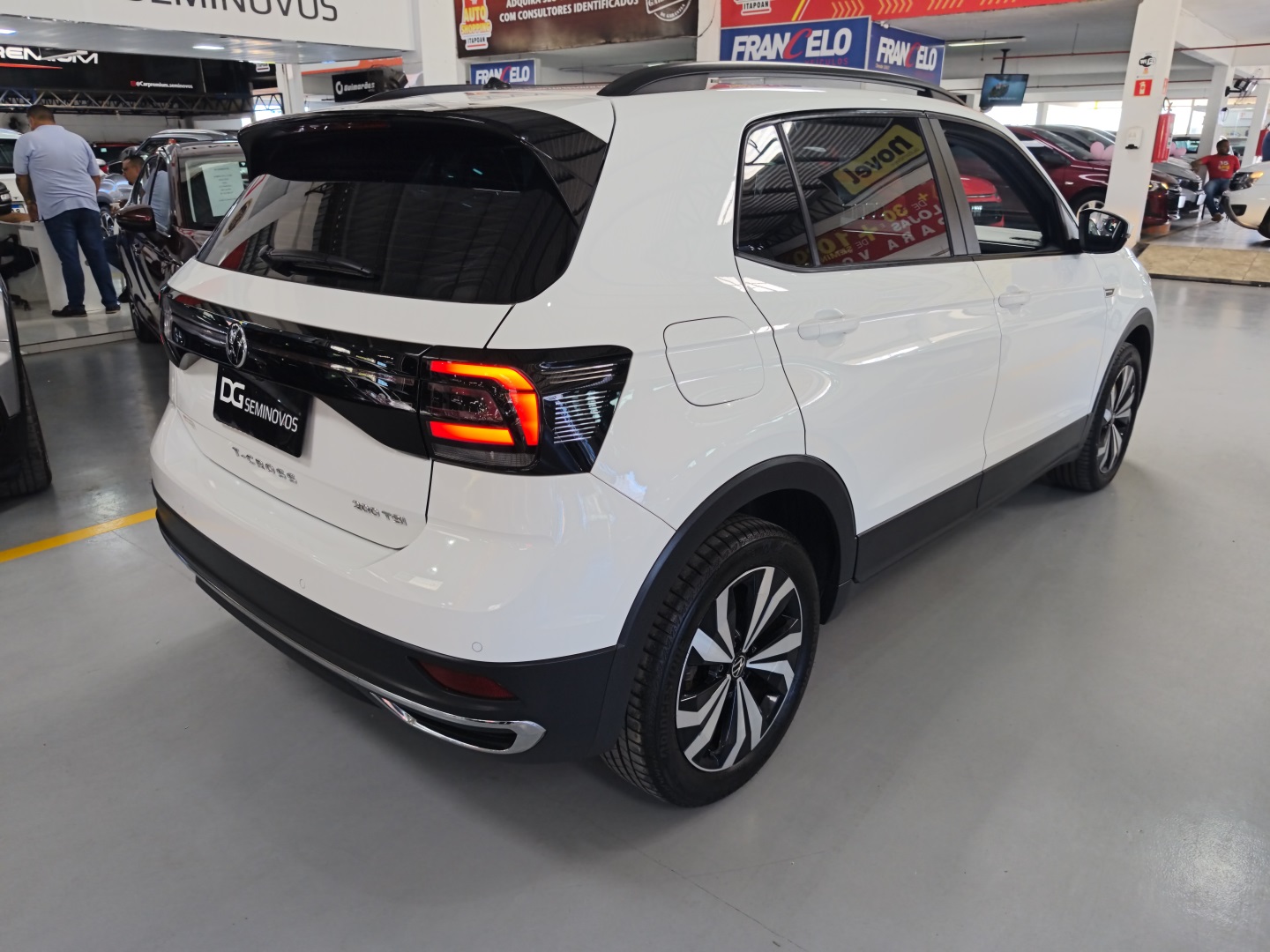 VOLKSWAGEN T-CROSS