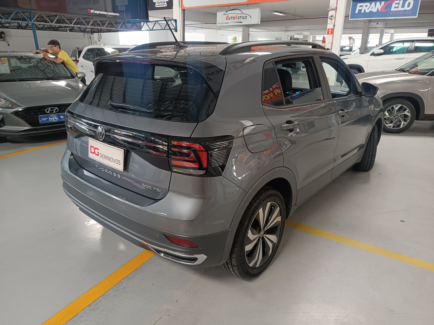 VOLKSWAGEN T-CROSS