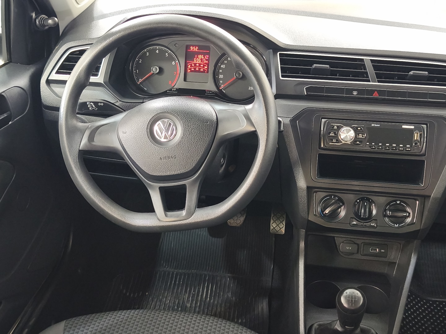 VOLKSWAGEN VOYAGE