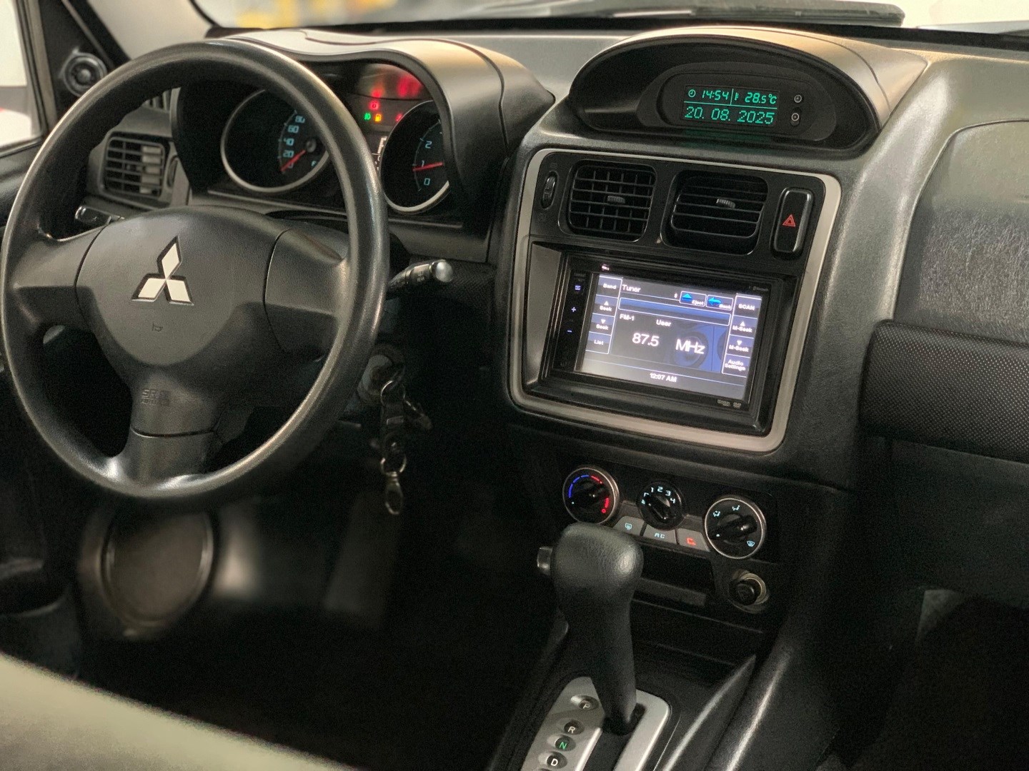 MITSUBISHI PAJERO TR4