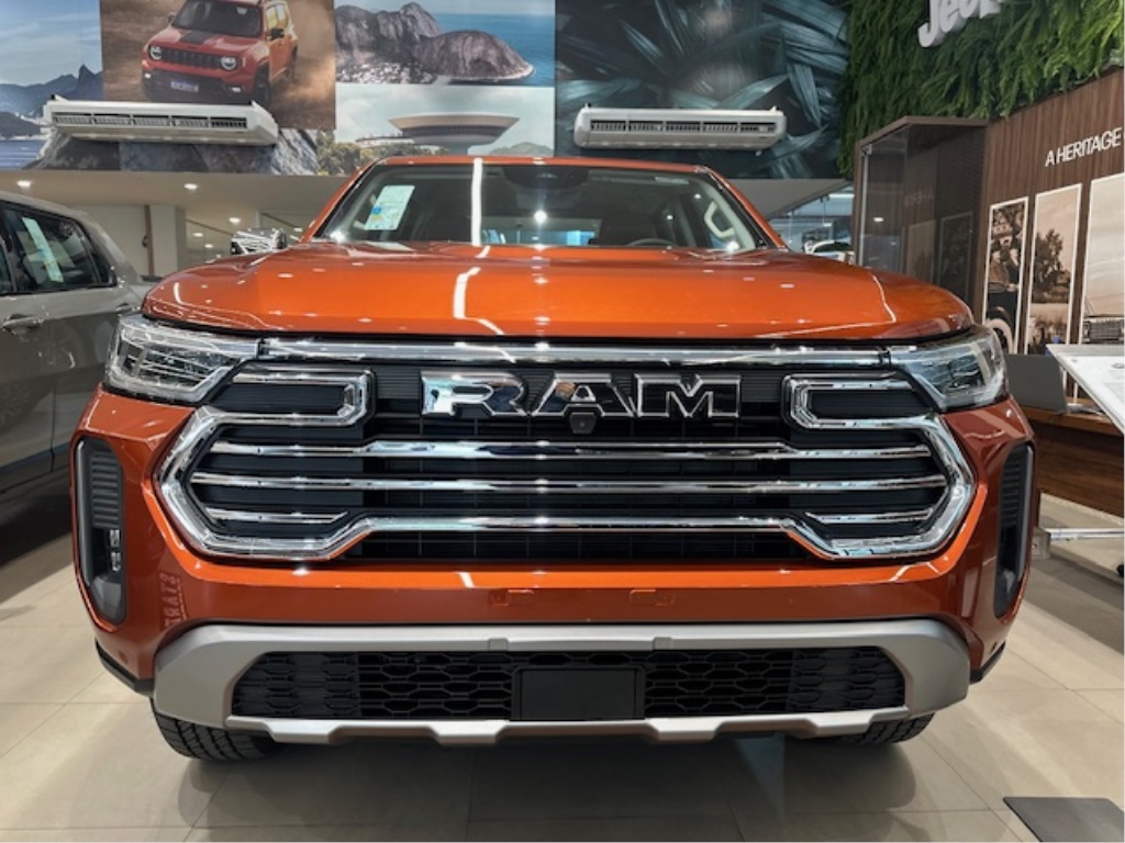 DAKOTA 2.2 TURBO DIESEL LARAMIE 4X4 AUTOMÁTICO3