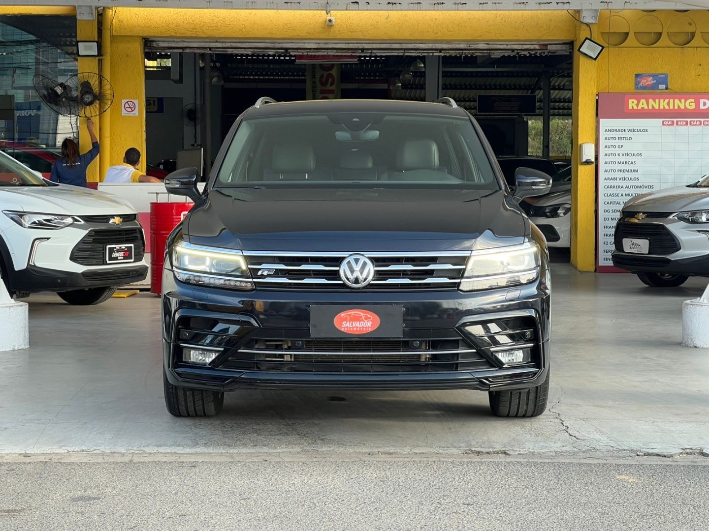 VOLKSWAGEN TIGUAN