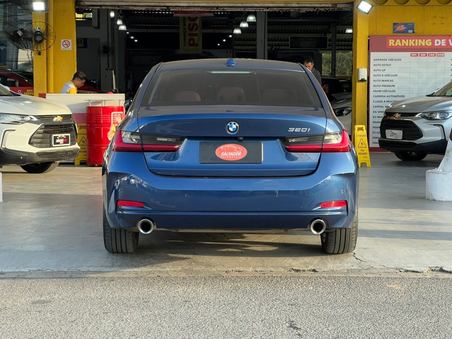 BMW 320i
