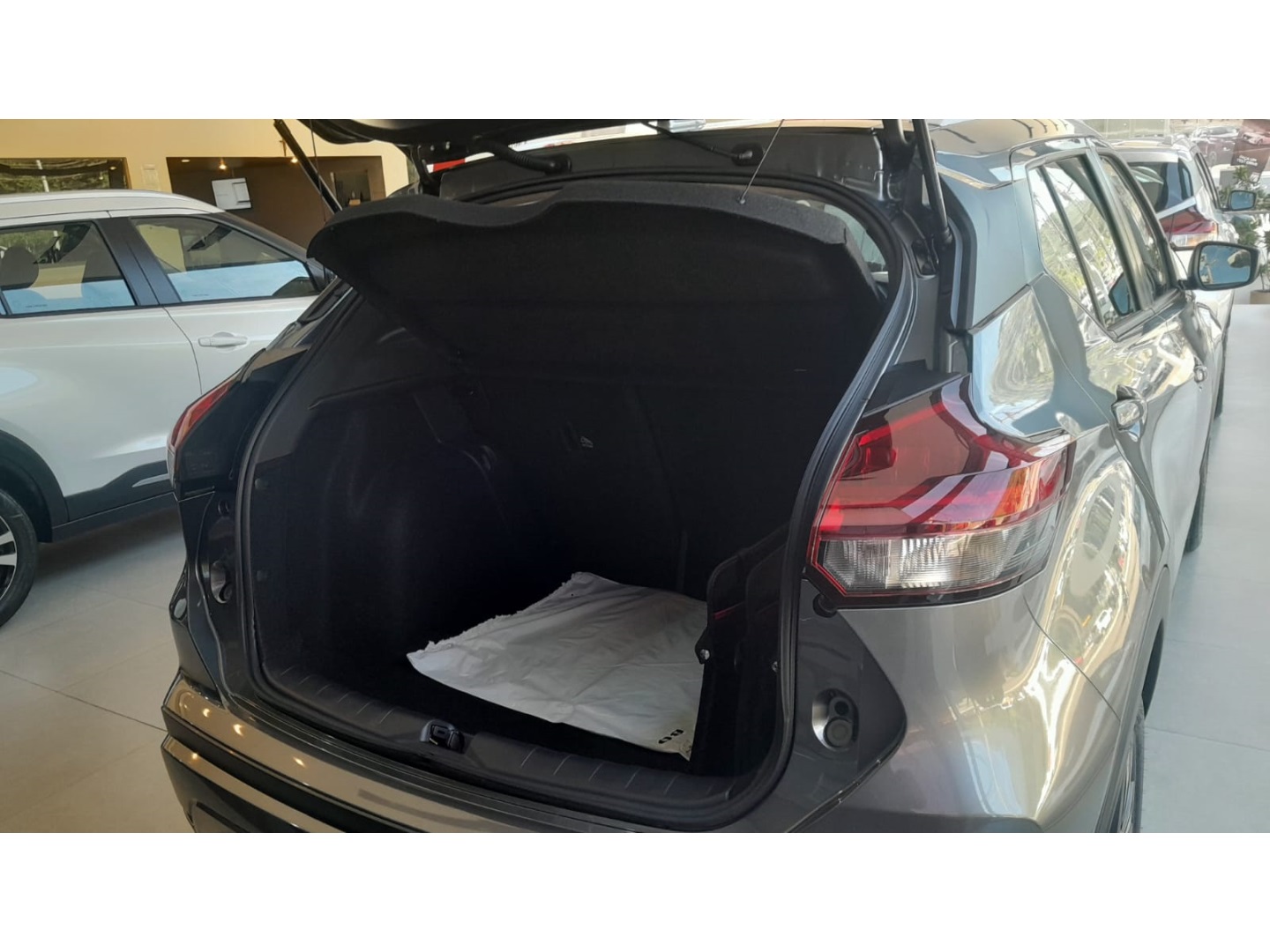 KICKS PLAY 1.6 16V FLEXSTART SENSE XTRONIC
