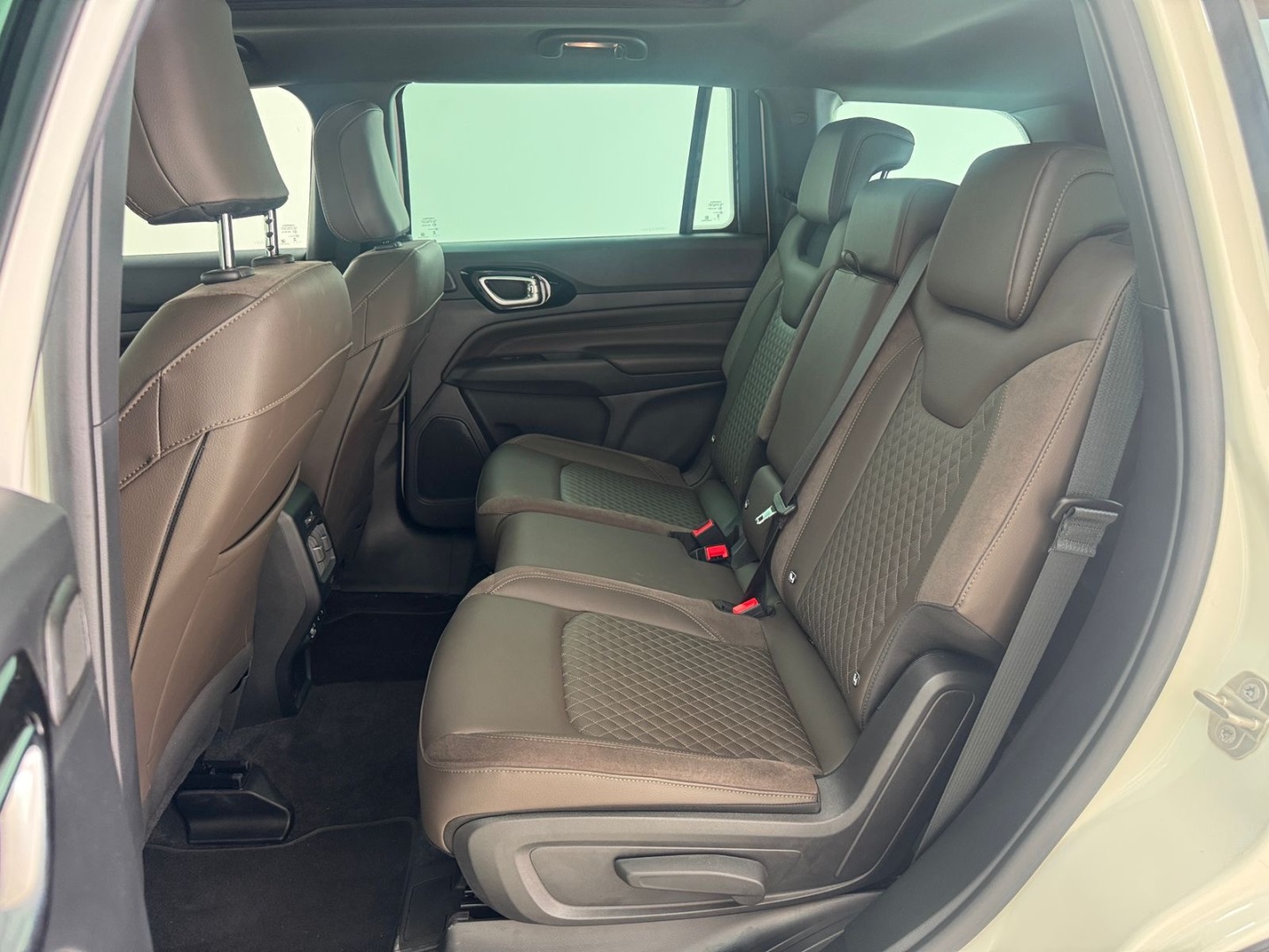 COMMANDER 1.3 T270 TURBO FLEX OVERLAND AT6