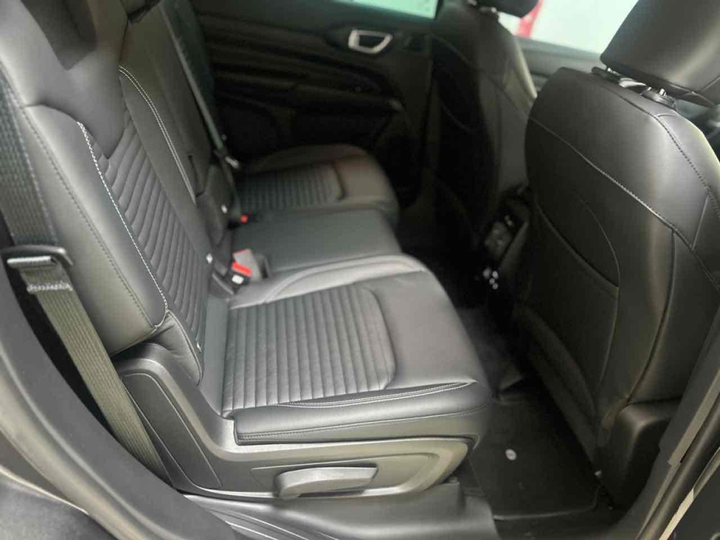 COMMANDER 1.3 T270 TURBO FLEX LONGITUDE AT6