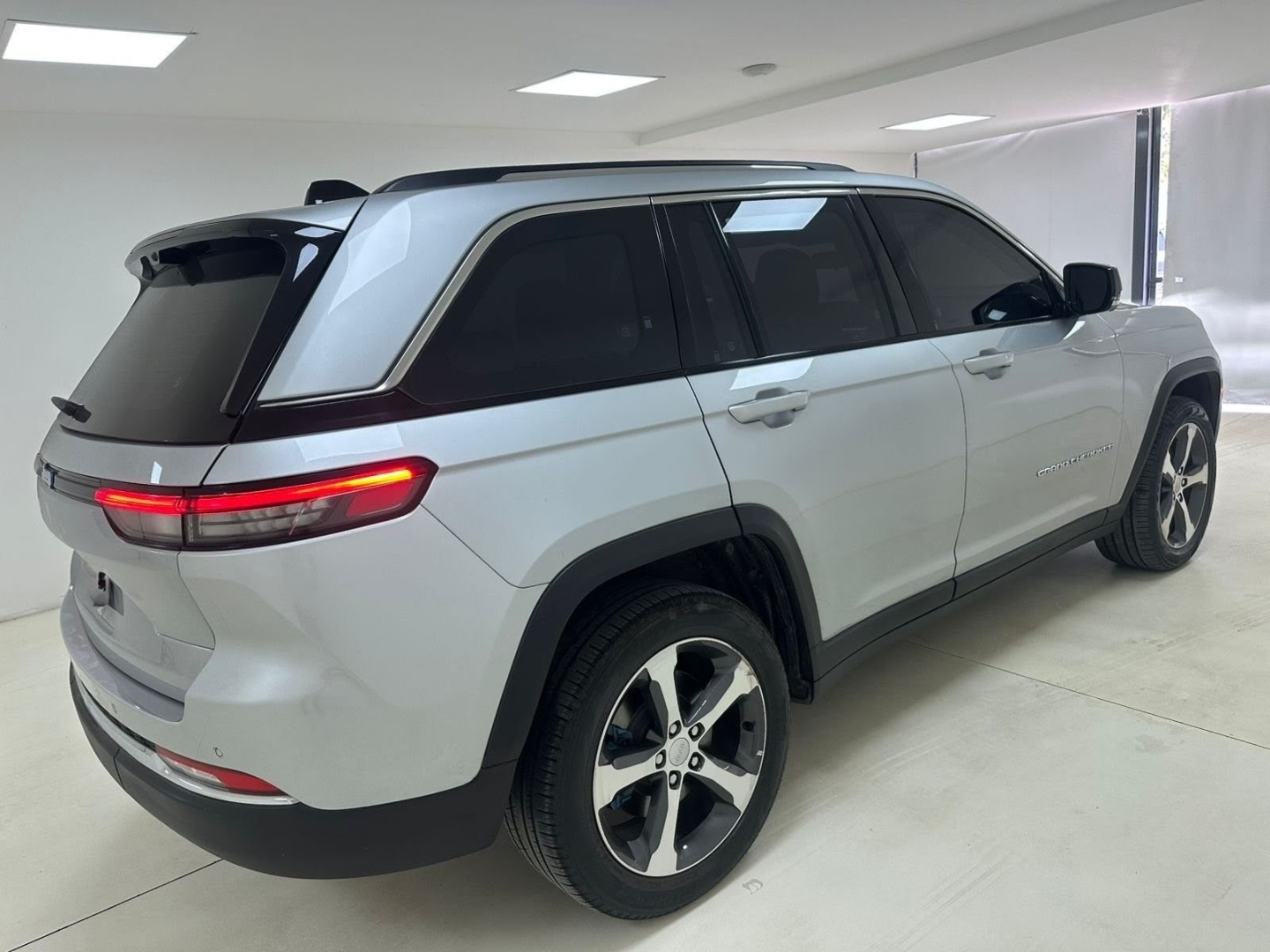 GRAND CHEROKEE 2.0 TURBO HÍBRIDO 4XE AT83