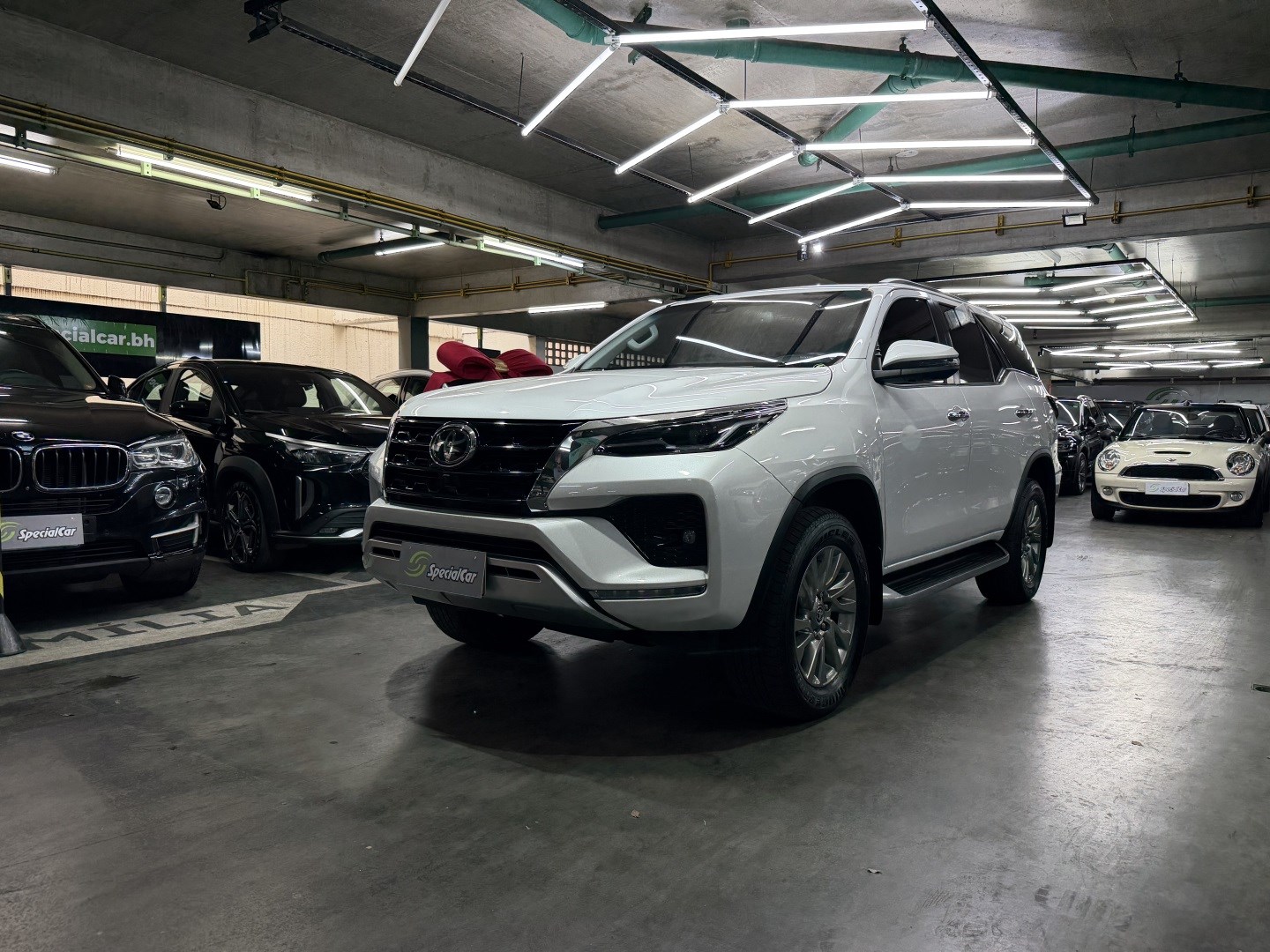 TOYOTA HILUX SW4 2.8 D-4D TURBO DIESEL SRX 7L 4X4 AUTOMÁTICO