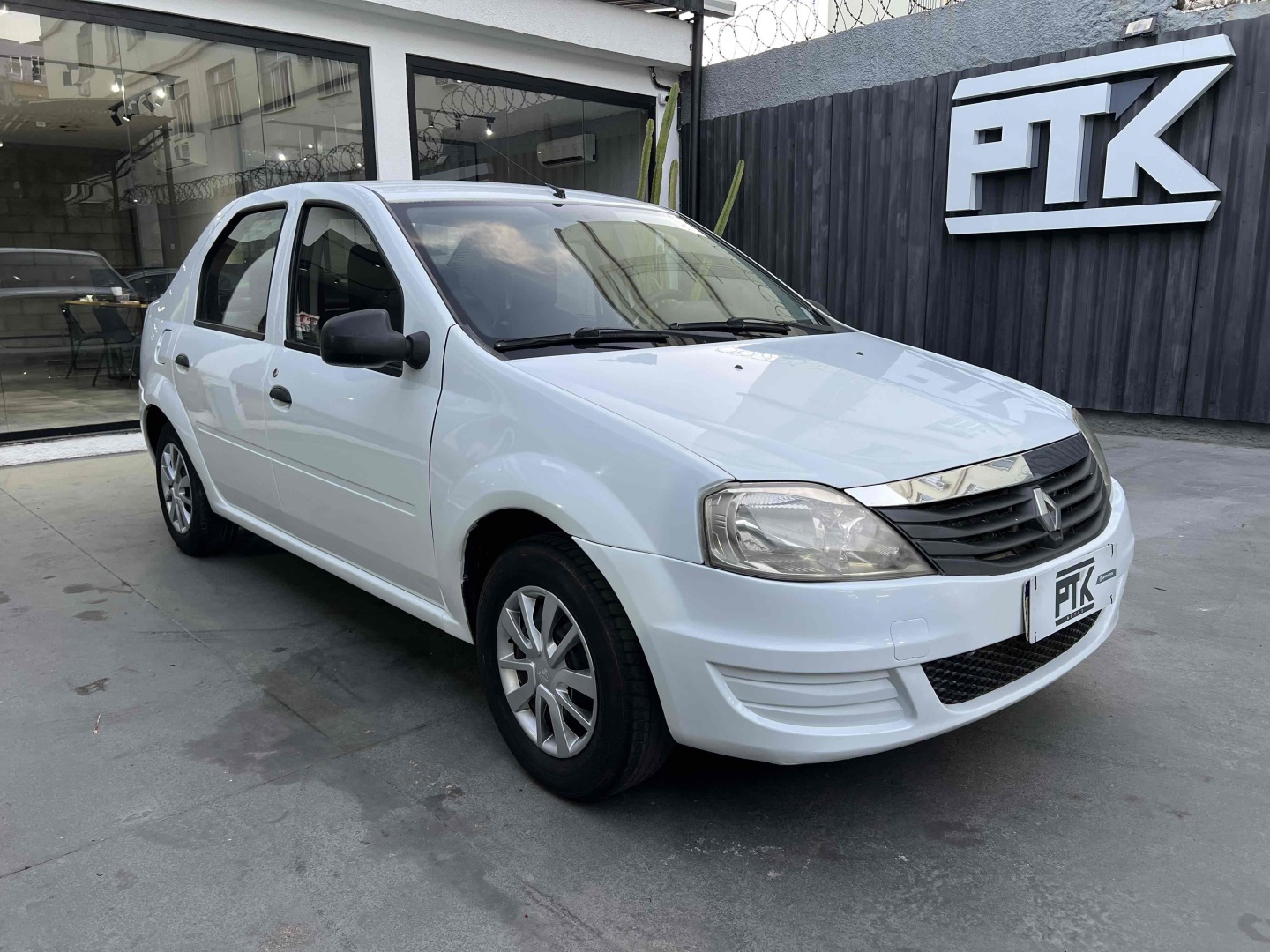 RENAULT LOGAN
