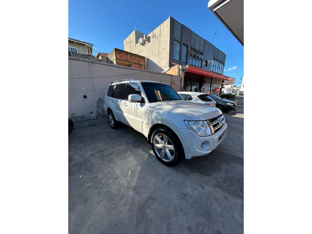 MITSUBISHI PAJERO FULL