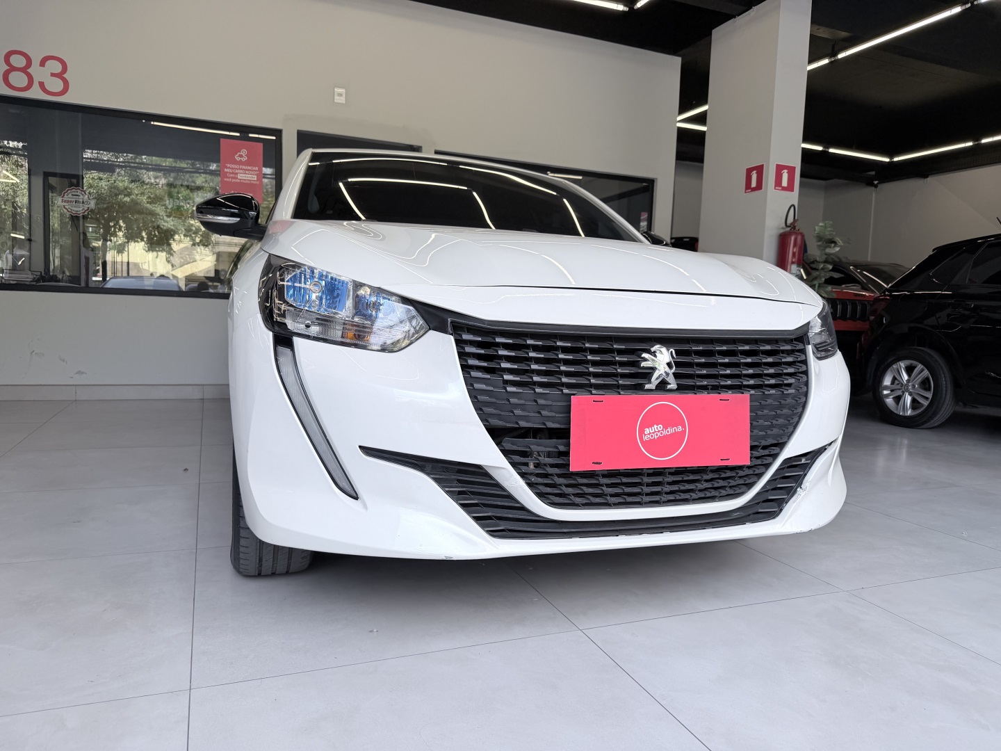 PEUGEOT 208