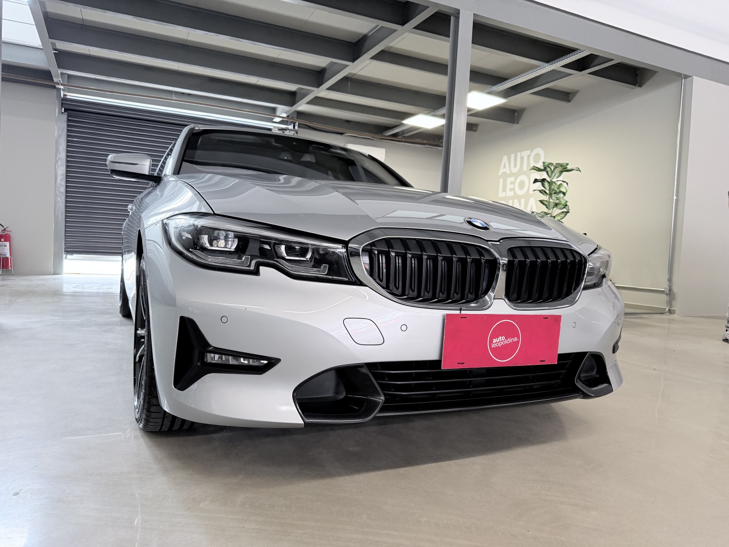 BMW 330i