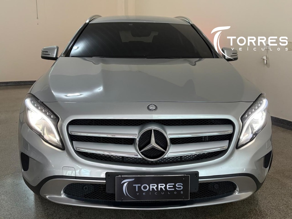 MERCEDES-BENZ GLA 200