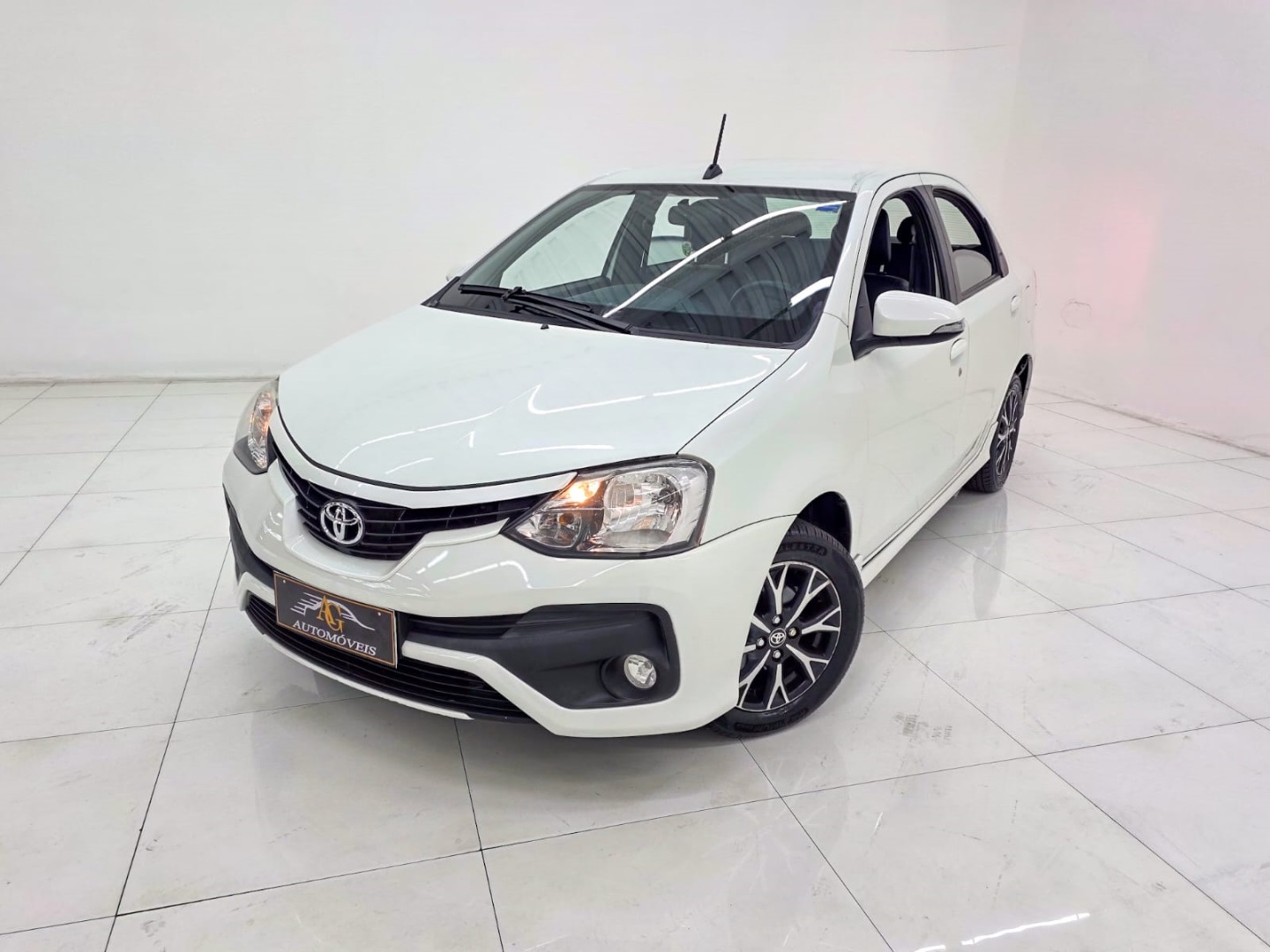 TOYOTA ETIOS 1.5 PLATINUM SEDAN 16V FLEX 4P AUTOMÁTICO
