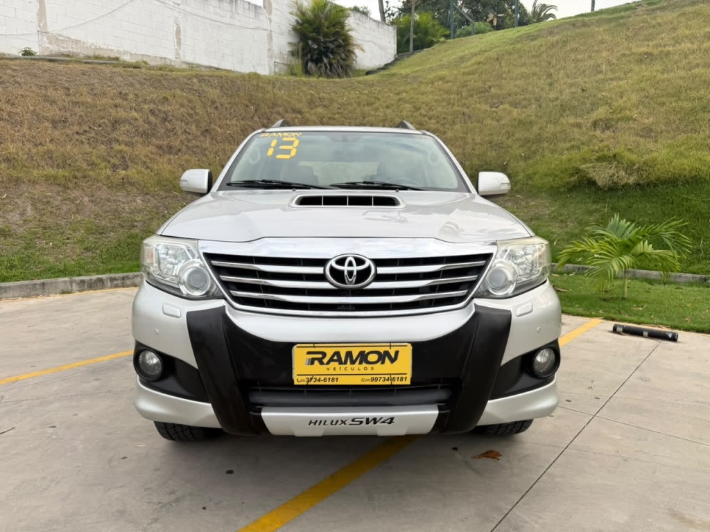 TOYOTA HILUX SW4