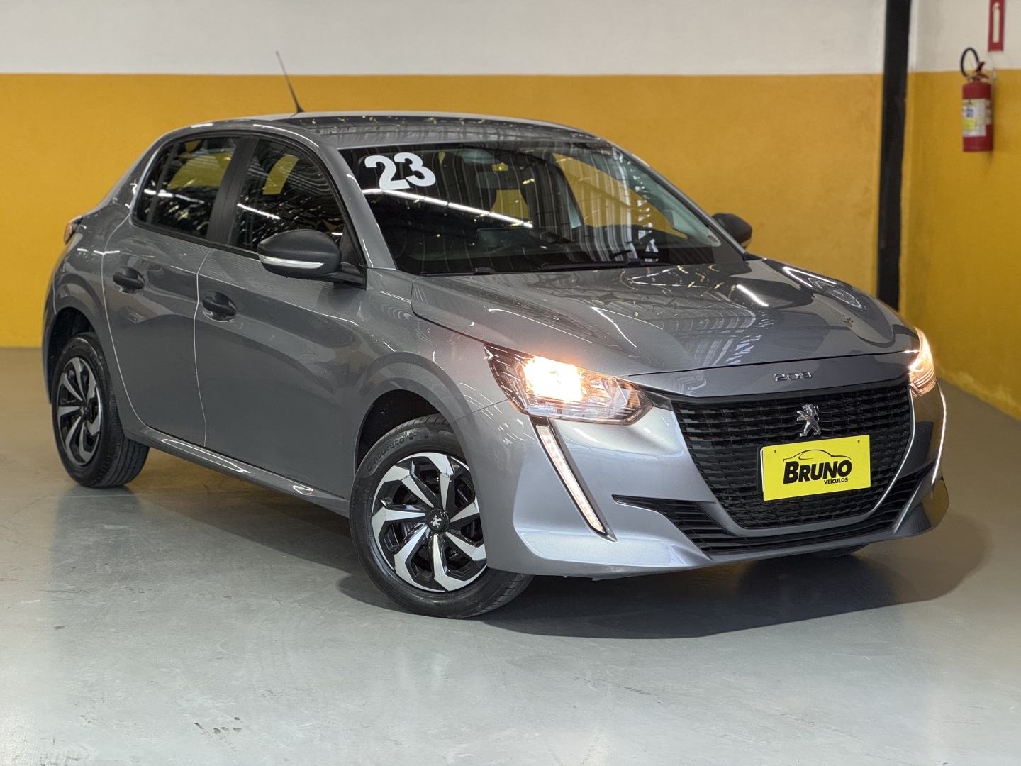 PEUGEOT 208