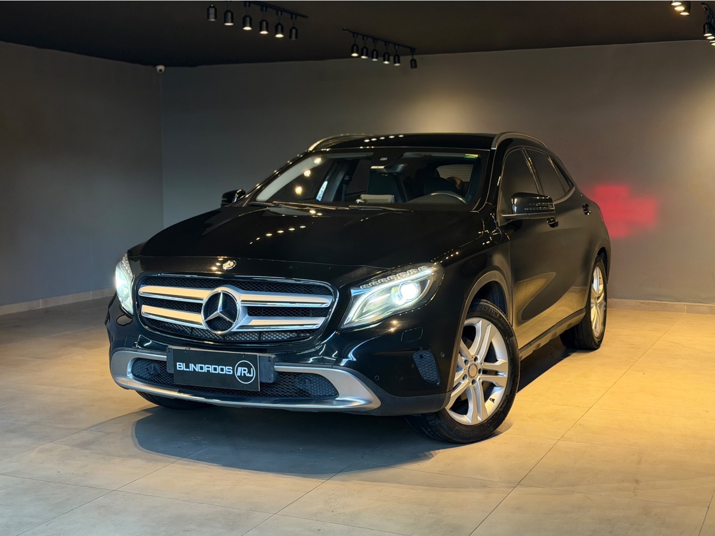 MERCEDES-BENZ GLA 200