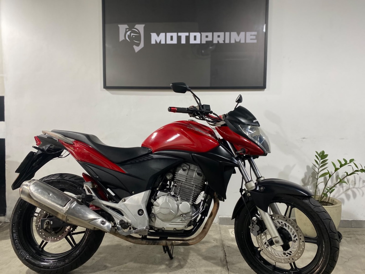 HONDA CB 300R
