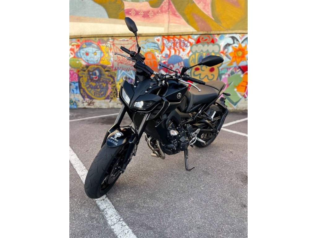 YAMAHA MT-09