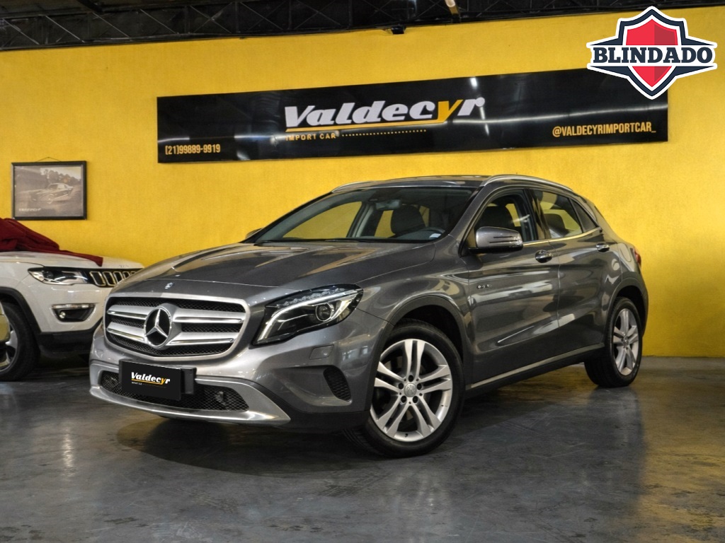 MERCEDES-BENZ GLA 200