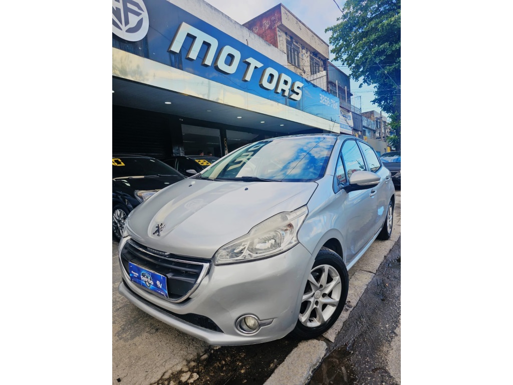 PEUGEOT 208