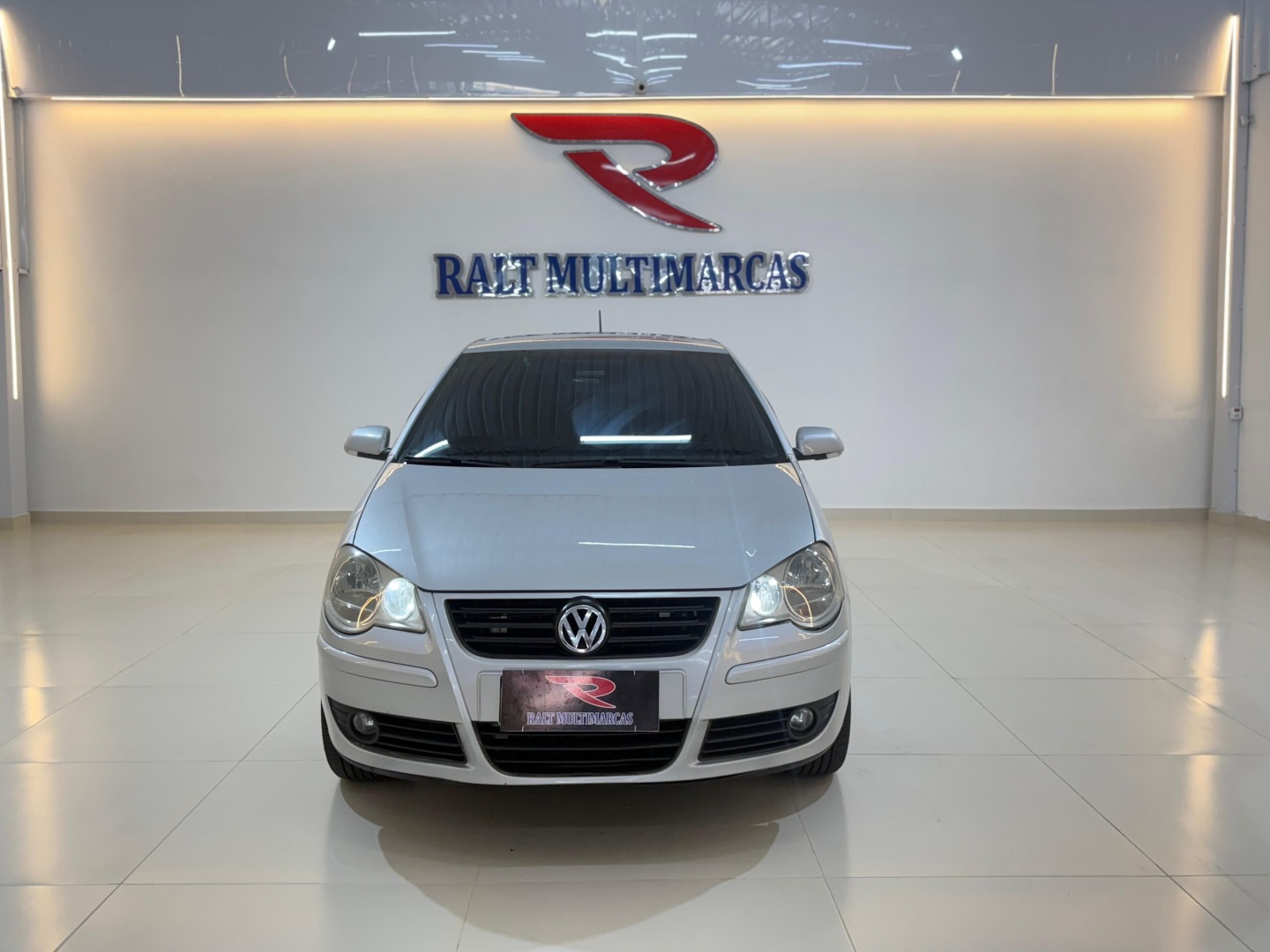 VOLKSWAGEN POLO SEDAN