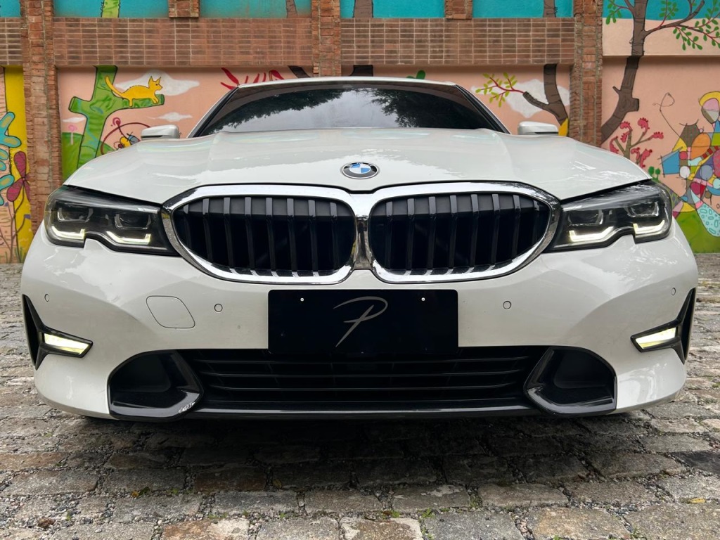 BMW 320i