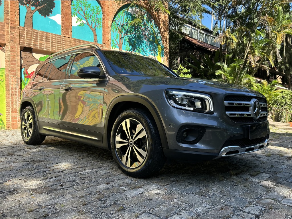 MERCEDES-BENZ GLB 200