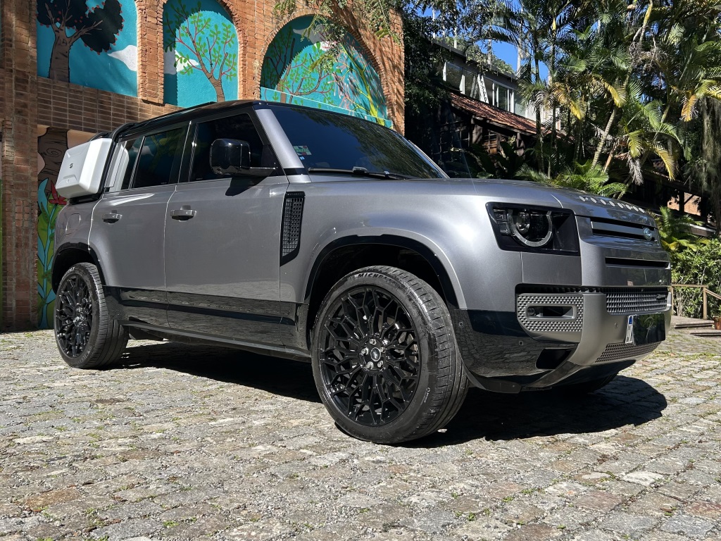 LAND ROVER DEFENDER