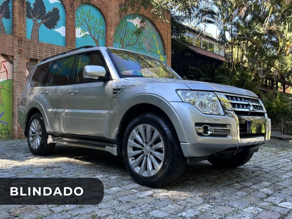 MITSUBISHI PAJERO FULL