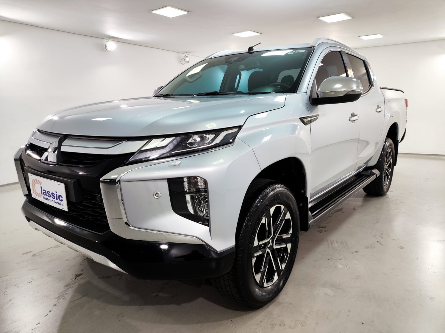 MITSUBISHI L200 TRITON 2.4 16V TURBO DIESEL SPORT HPE-S CD 4P 4X4 AUTOMÁTICO
