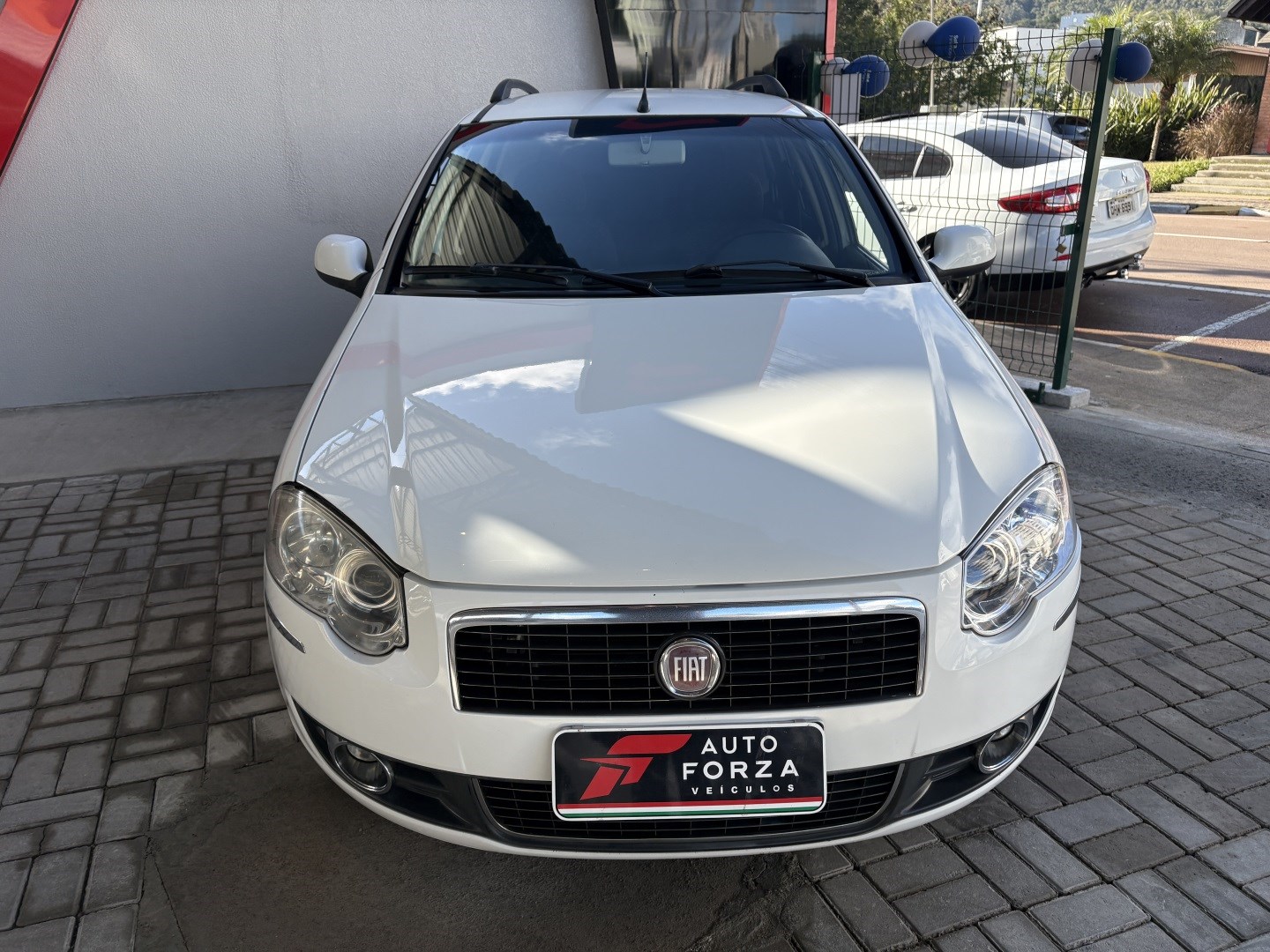 FIAT PALIO 1.4 MPI ATTRACTIVE WEEKEND 8V FLEX 4P MANUAL — foto 2