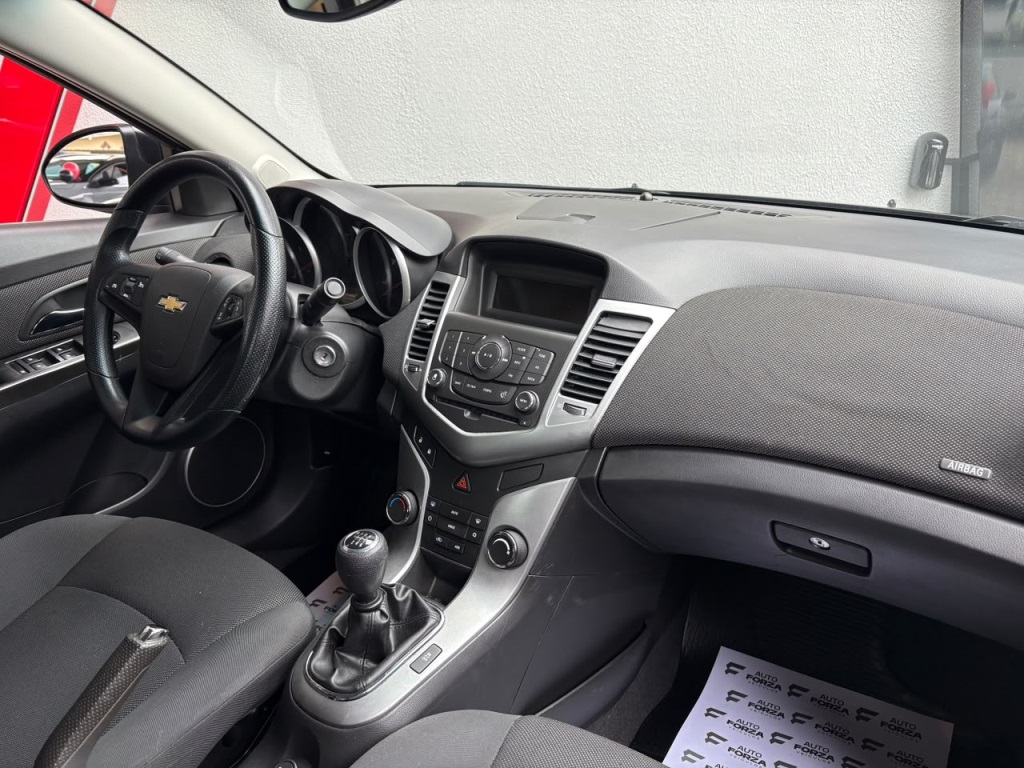 CHEVROLET CRUZE 1.8 LT 16V FLEX 4P MANUAL — foto 2