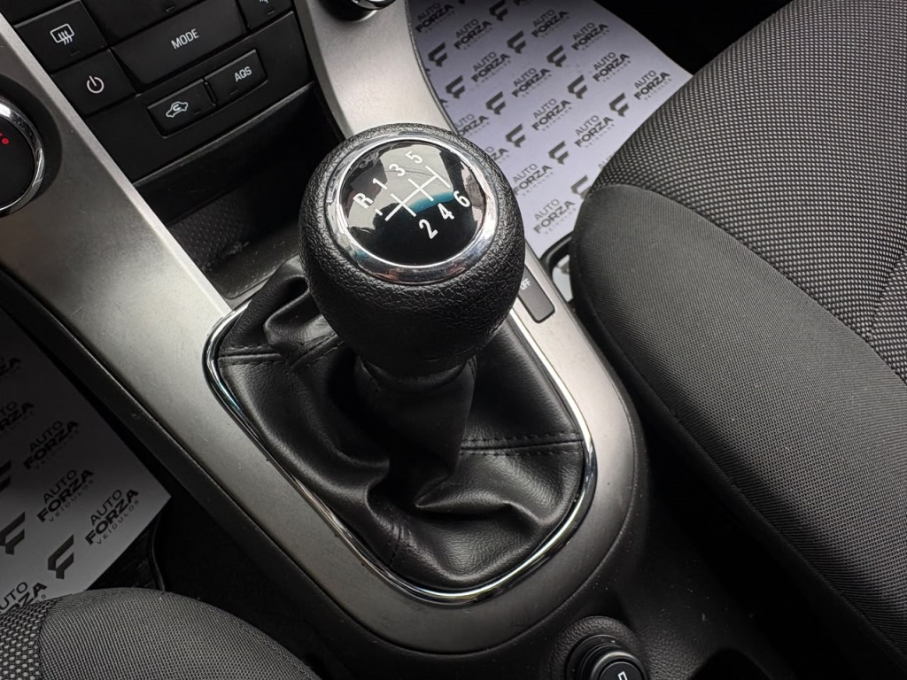 CHEVROLET CRUZE 1.8 LT 16V FLEX 4P MANUAL — foto 10