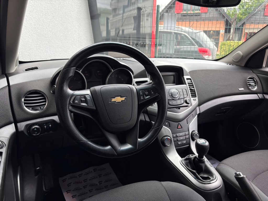 CHEVROLET CRUZE 1.8 LT 16V FLEX 4P MANUAL — foto 9