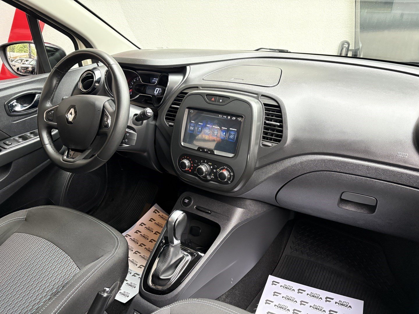 RENAULT CAPTUR 1.6 16V SCE FLEX LIFE X-TRONIC — foto 8