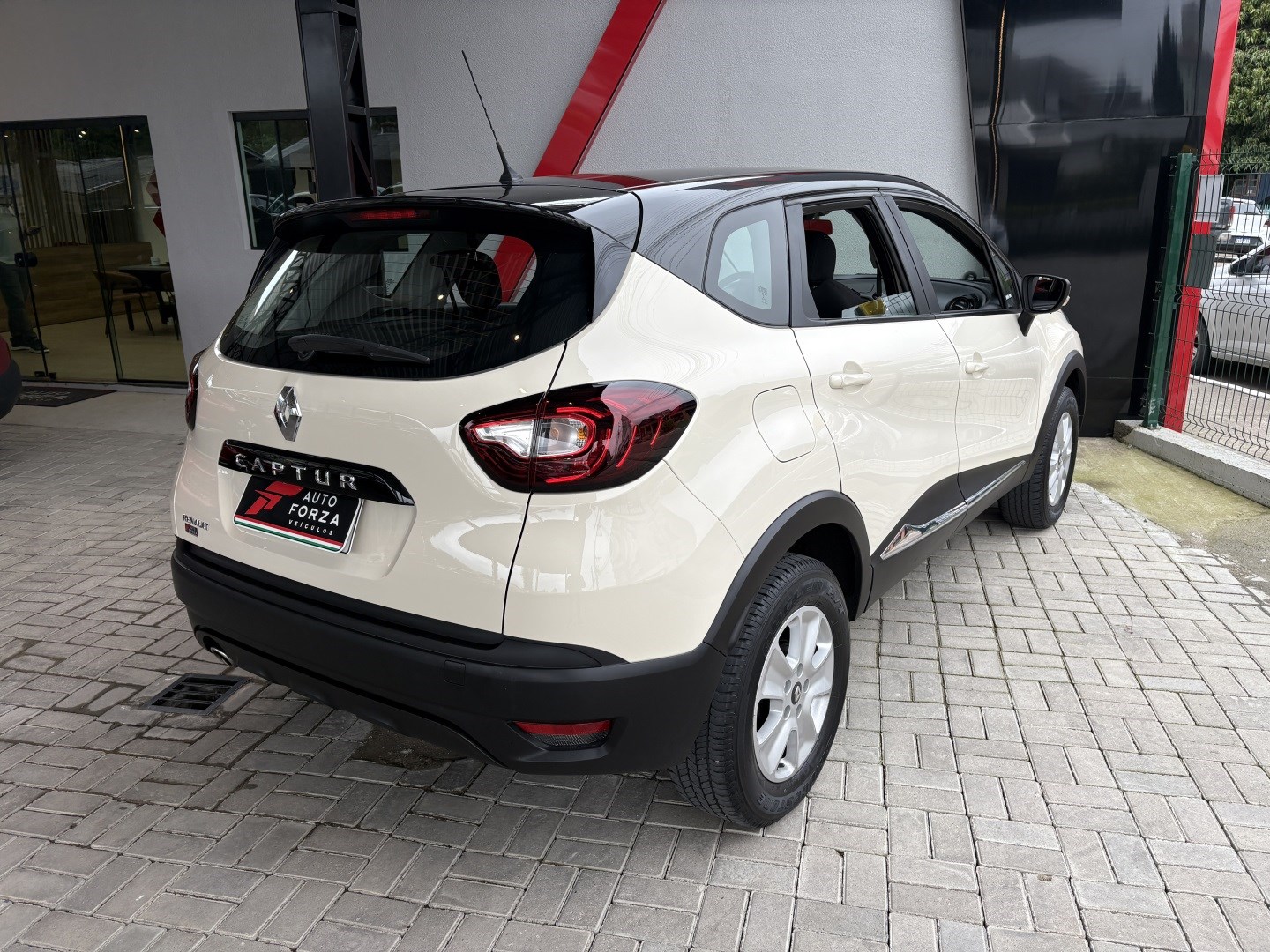 RENAULT CAPTUR 1.6 16V SCE FLEX LIFE X-TRONIC — foto 4