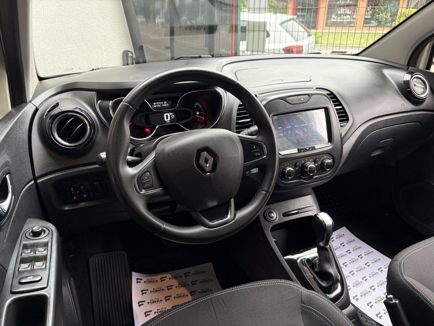 RENAULT CAPTUR 1.6 16V SCE FLEX LIFE X-TRONIC — foto 7