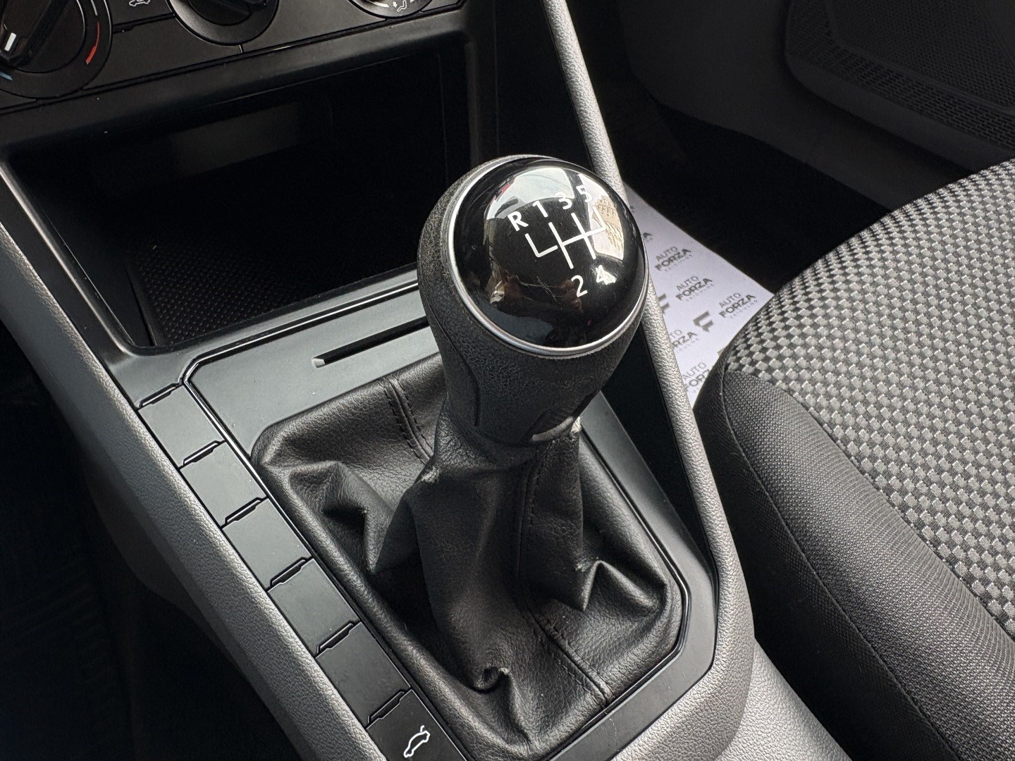VOLKSWAGEN POLO 1.0 MPI TOTAL FLEX MANUAL — foto 15