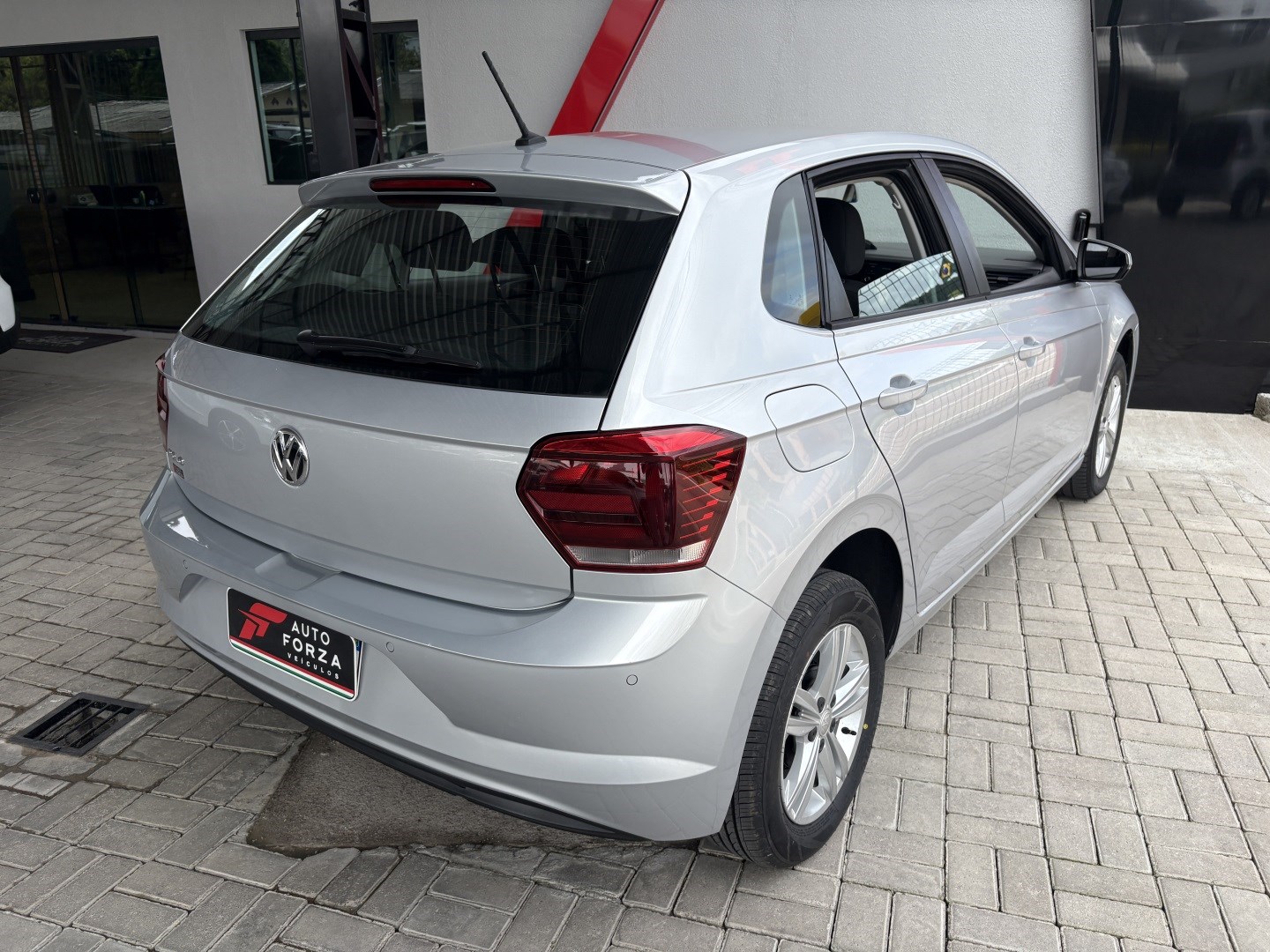VOLKSWAGEN POLO 1.0 MPI TOTAL FLEX MANUAL — foto 7