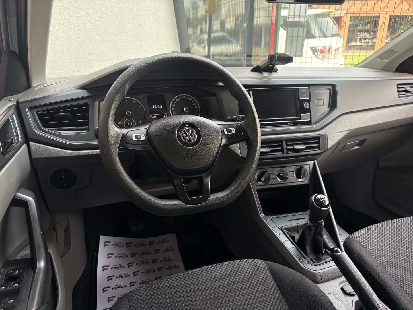 VOLKSWAGEN POLO 1.0 MPI TOTAL FLEX MANUAL — foto 10