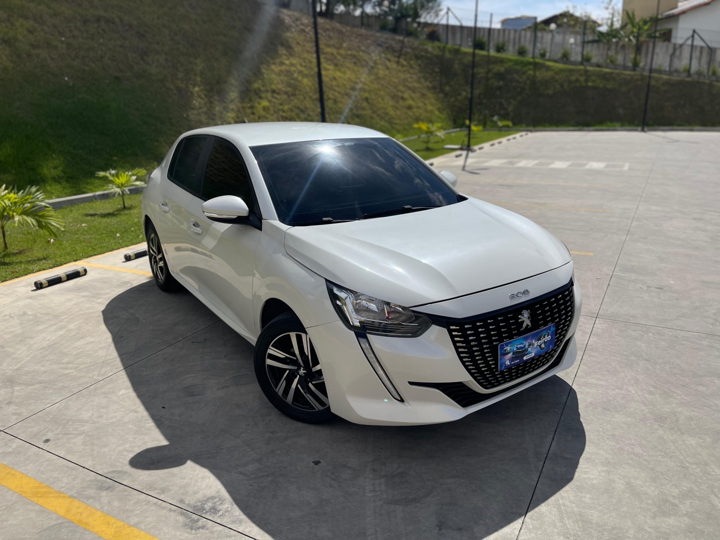 PEUGEOT 208