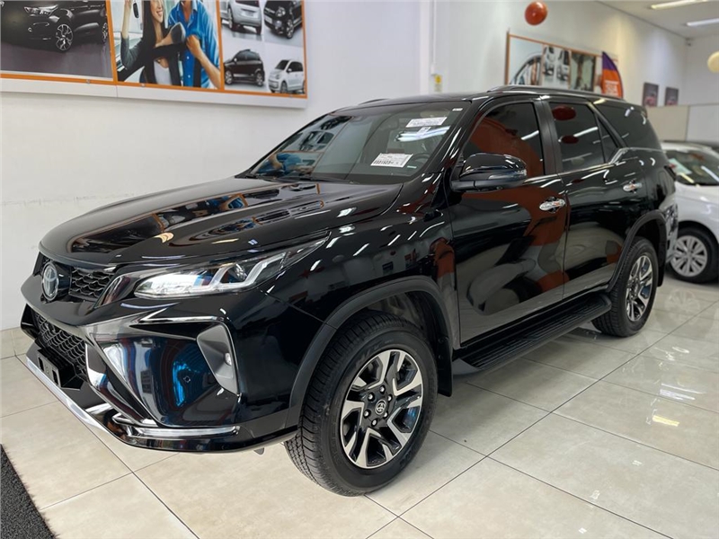 Zero Kilometro TOYOTA HILUX SW4 2024 2.8 D4D TURBO DIESEL DIAMOND