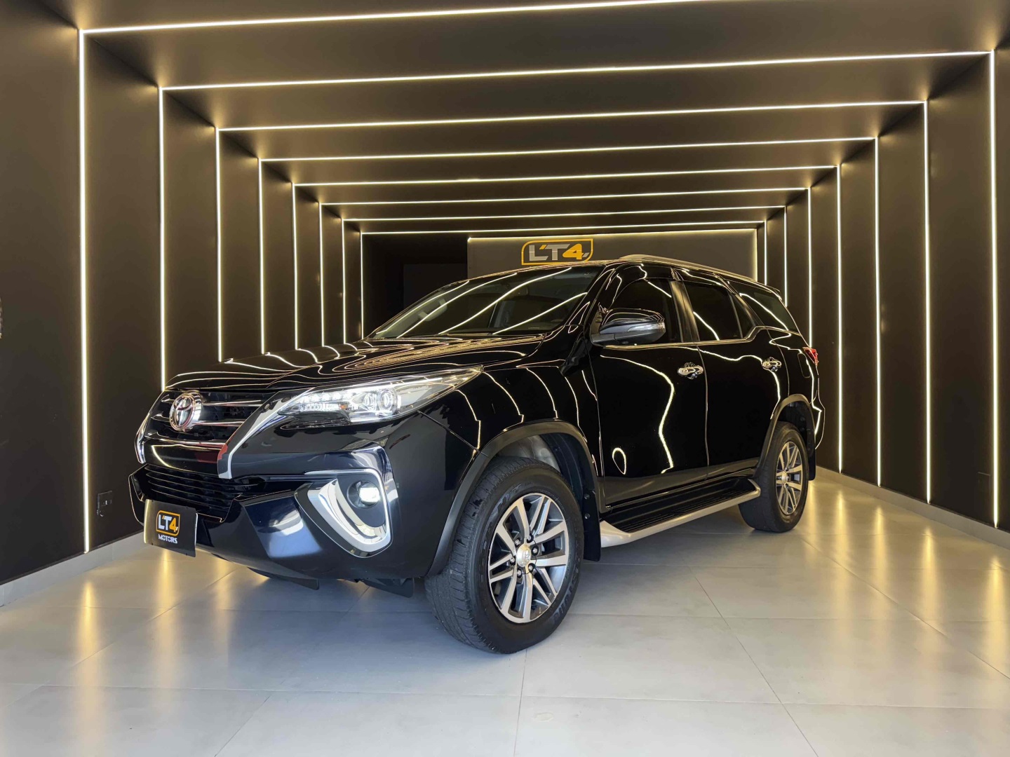 TOYOTA HILUX SW4