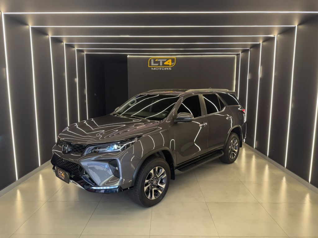 TOYOTA HILUX SW4